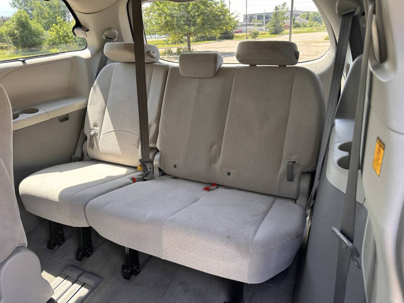 2013 Toyota Sienna LE 8-Passenger