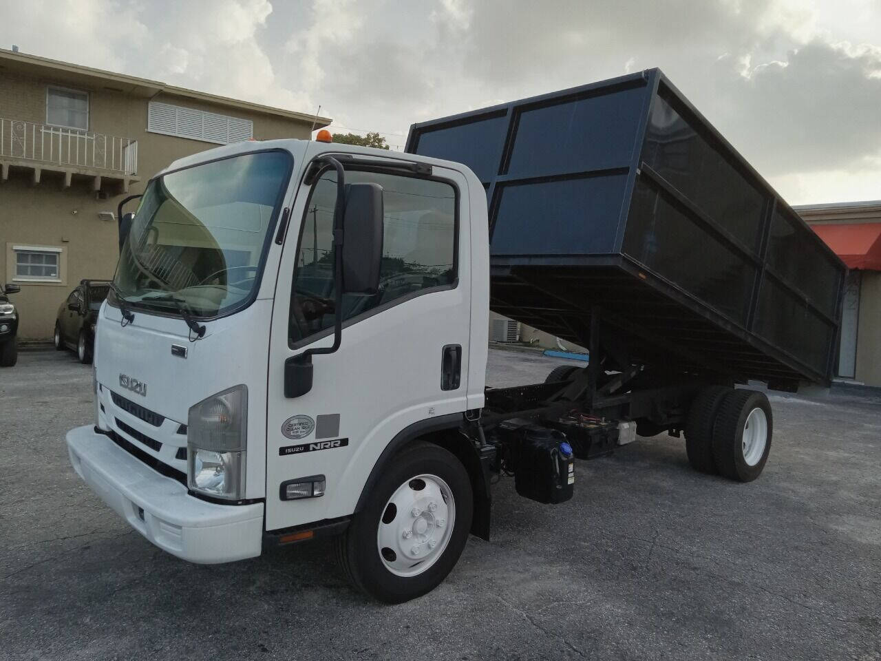 2016 ISUZU NRR Cab - $48,999