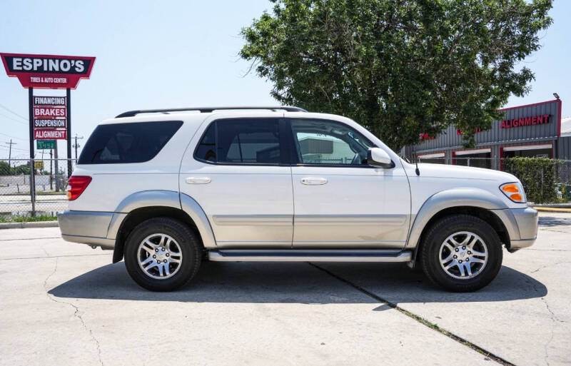2004 Toyota Sequoia SR5