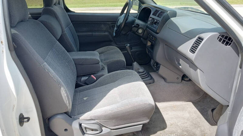 2000 Nissan Frontier XE