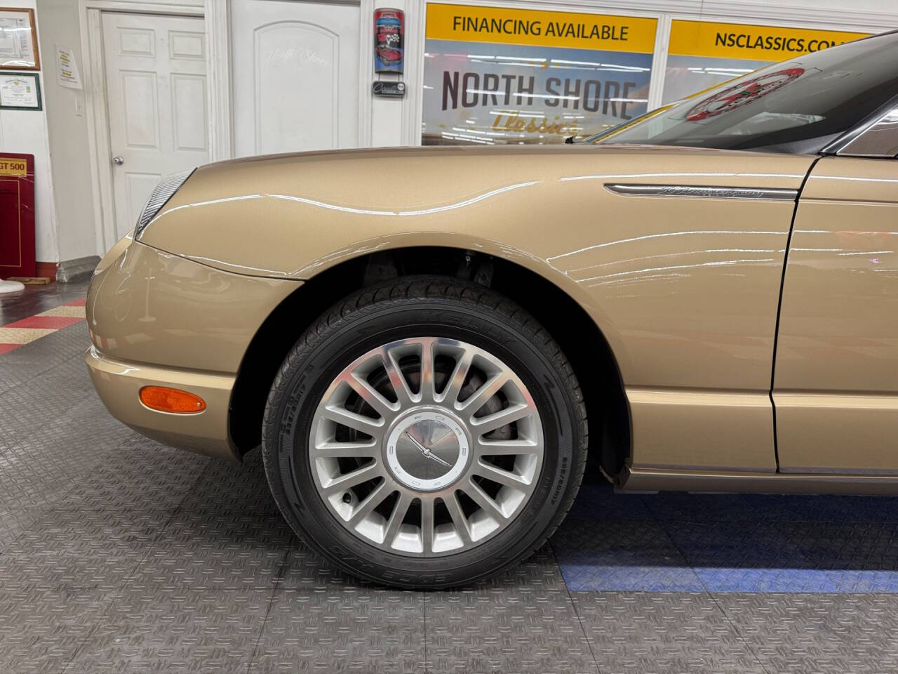 2005 Ford Thunderbird 30