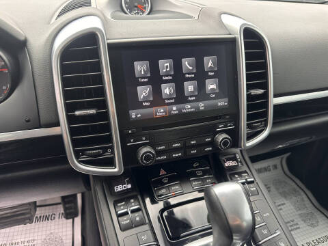 2017 Porsche Cayenne Platinum Edition