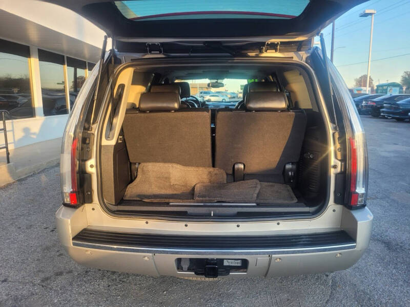 2009 Cadillac Escalade Base photo 12