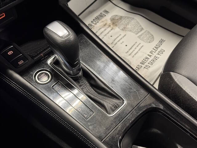 2022 Nissan Kicks SR