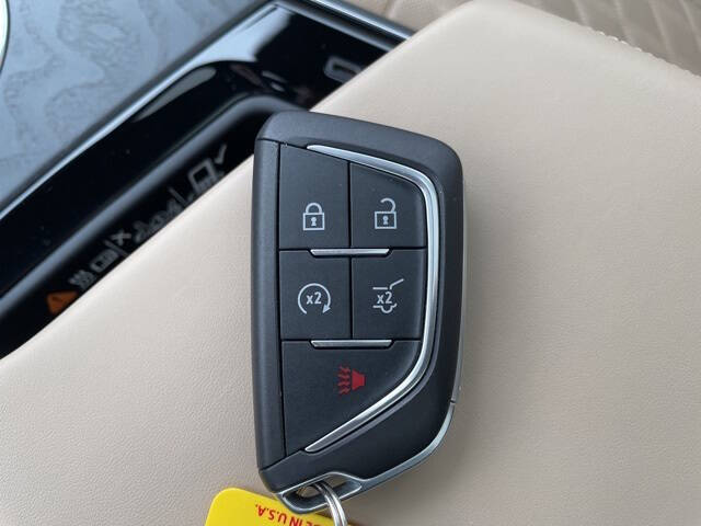 2024 Cadillac LYRIQ Luxury 3