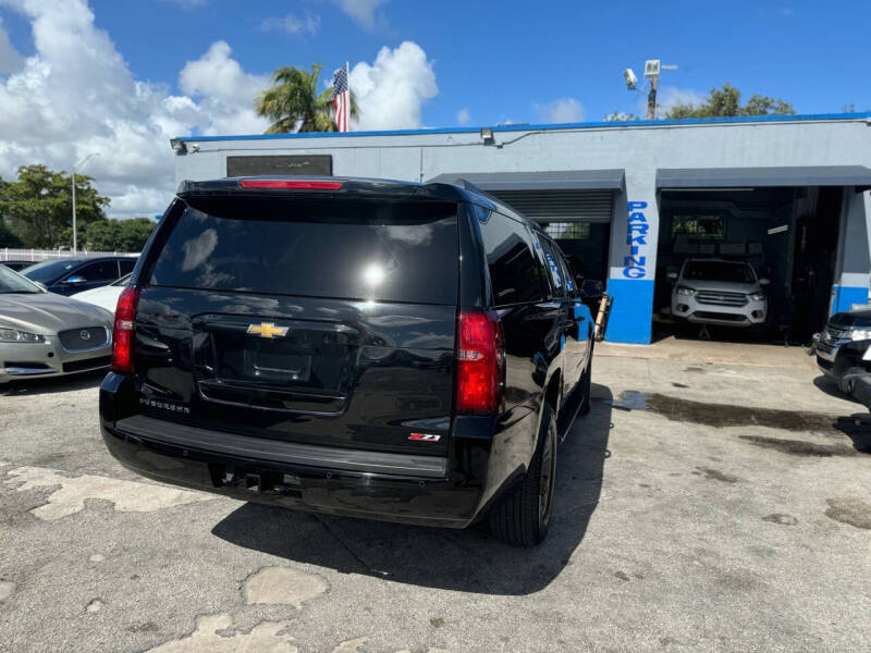 2018 Chevrolet Suburban LT photo 6