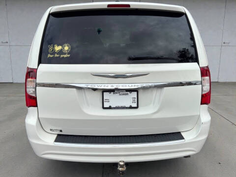 2013 Chrysler Town and Country Touring
