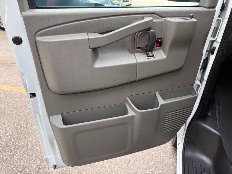 2024 Chevrolet Express LT 3500