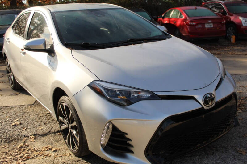 2017 Toyota Corolla SE photo 2