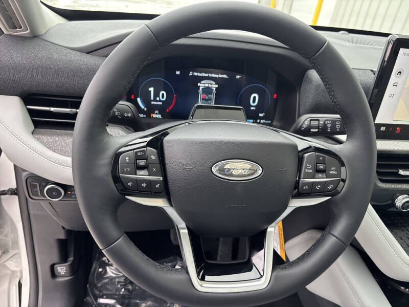 2025 Ford Explorer Platinum