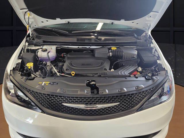 2027 Chrysler Pacifica LX