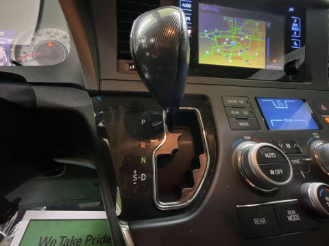 2017 Toyota Sienna SE Premium 8-Passenger