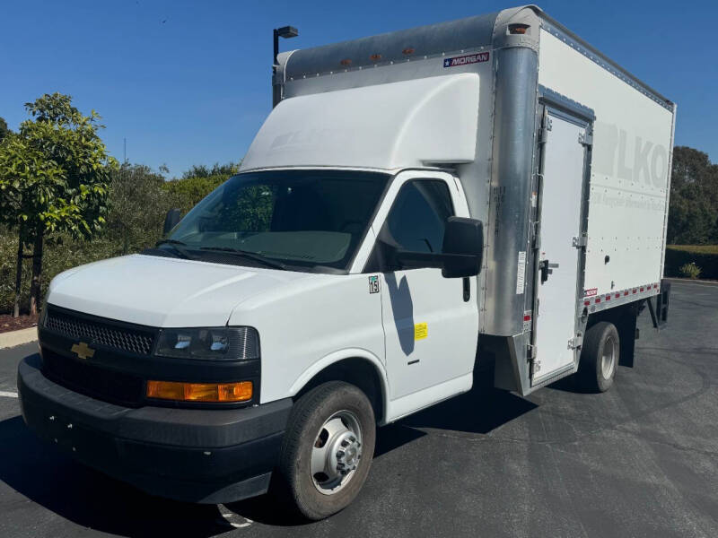 2018 Chevrolet Express Cutaway Base's photo