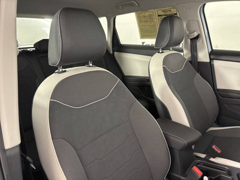 2025 Volkswagen Taos SE