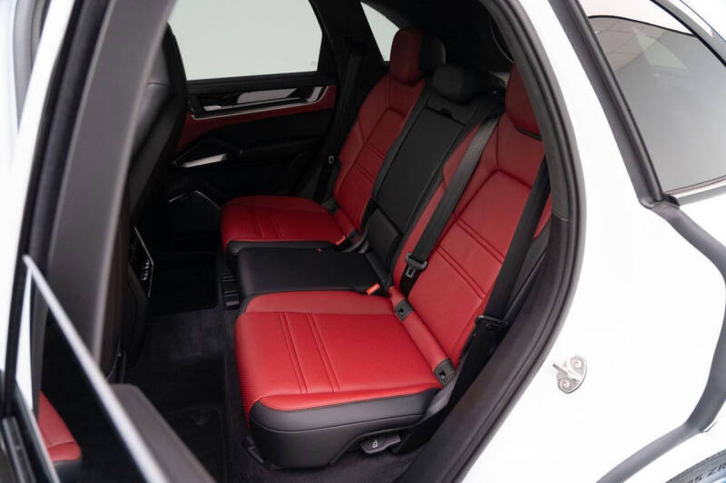 2025 Porsche Cayenne GTS