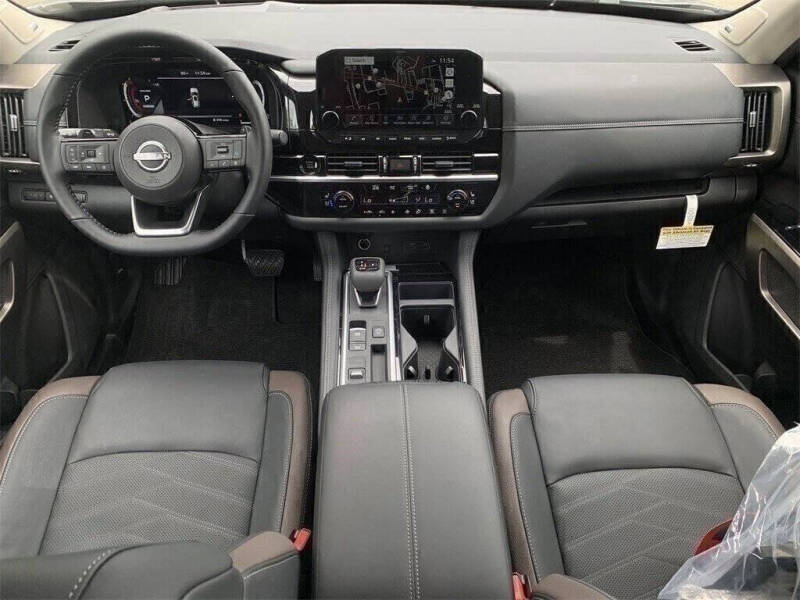 2025 Nissan Pathfinder Platinum