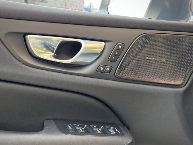 2023 Volvo S60 B5 Ultimate Bright Theme