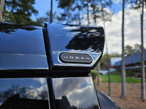 2024 Land Rover Defender 110 V8 P525