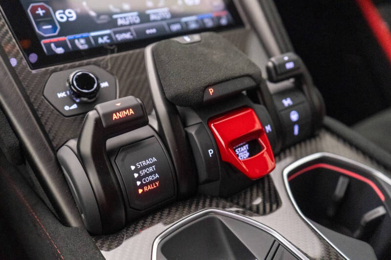 2024 Lamborghini Urus Performante