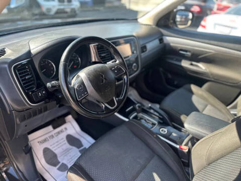 2017 Mitsubishi Outlander ES