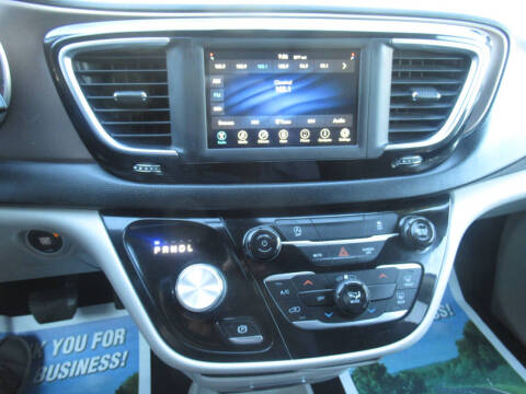 2020 Chrysler Voyager LX