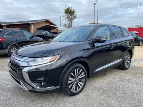 2019 Mitsubishi Outlander for sale at Modern Automotive in Spartanburg SC