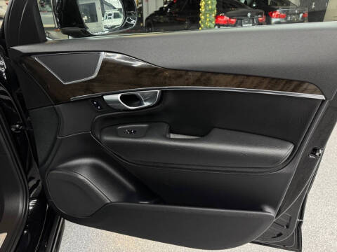 2018 Volvo XC90 T6 Momentum