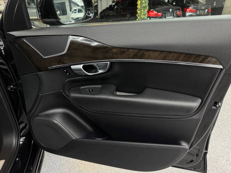 2018 Volvo XC90 T6 Momentum