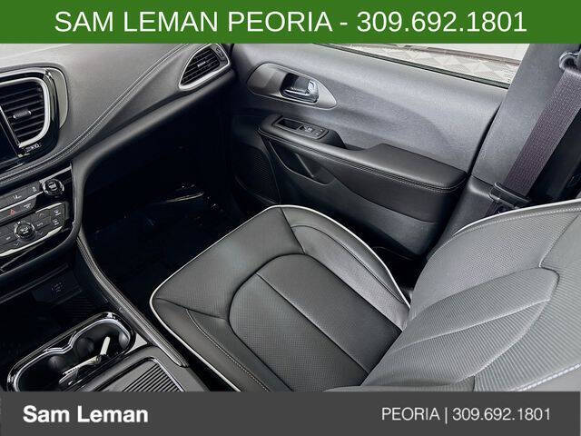 2027 Chrysler Pacifica Limited