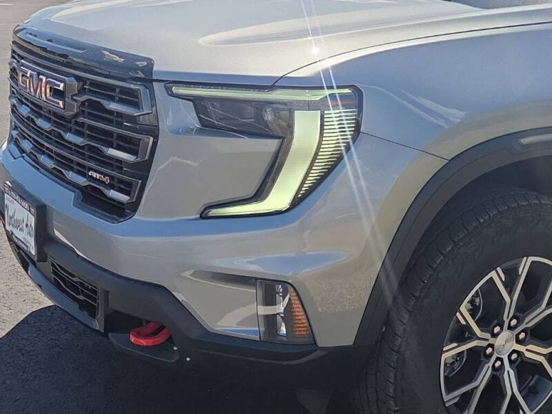2026 GMC Acadia AT4