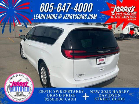 2025 Chrysler Pacifica Select
