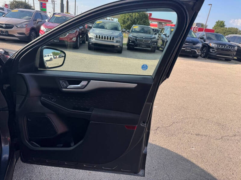 2020 Ford Escape SE