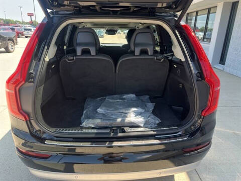 2022 Volvo XC90 T6 Momentum 7-Passenger