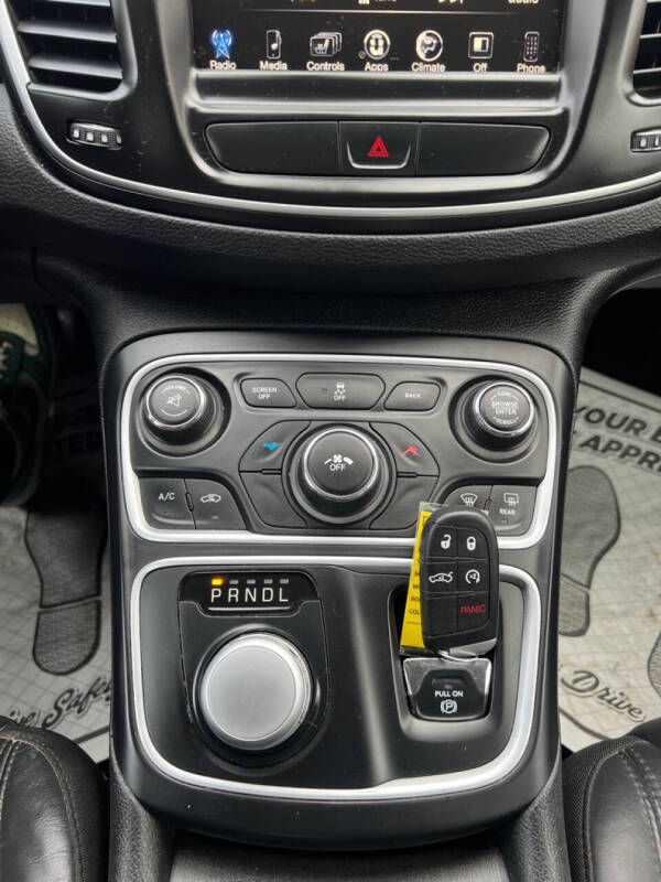 2017 Chrysler 200 Limited