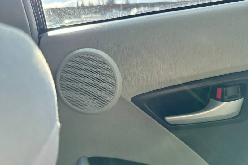 2010 Toyota Prius III