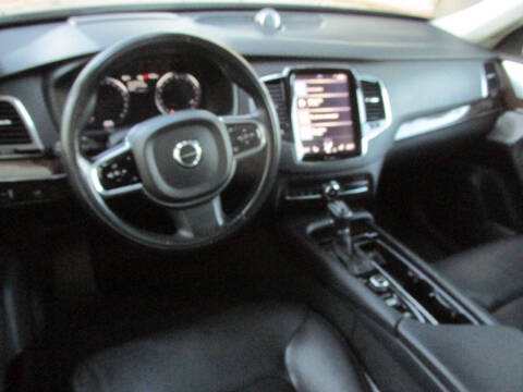 2016 Volvo XC90 T6 Momentum