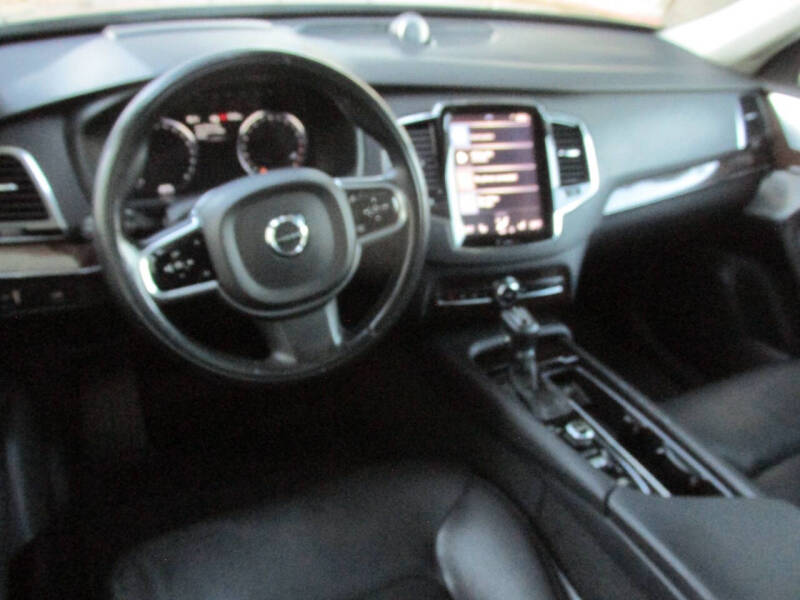 2016 Volvo XC90 T6 Momentum