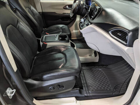 2017 Chrysler Pacifica Touring-L Plus