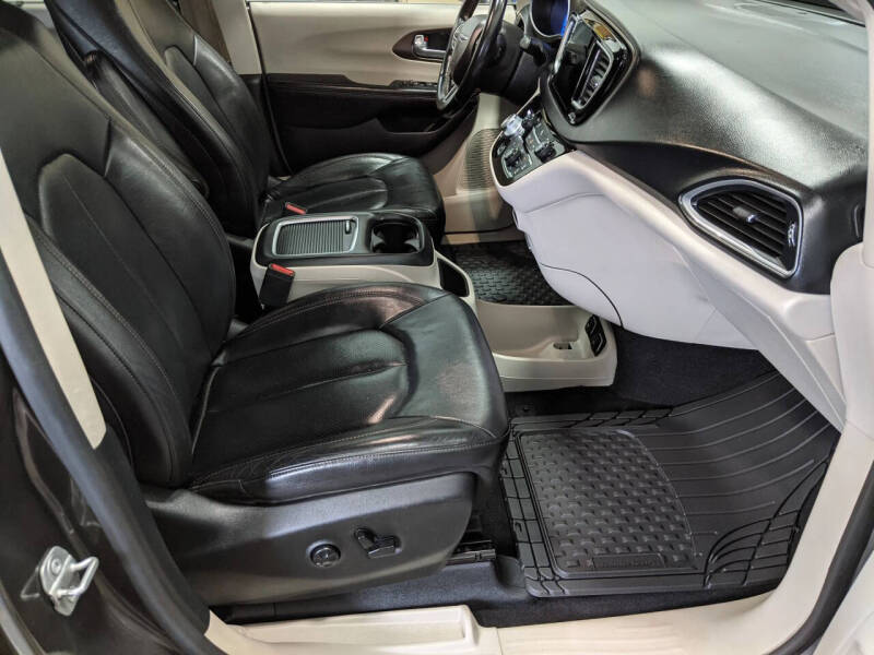 2017 Chrysler Pacifica Touring-L Plus