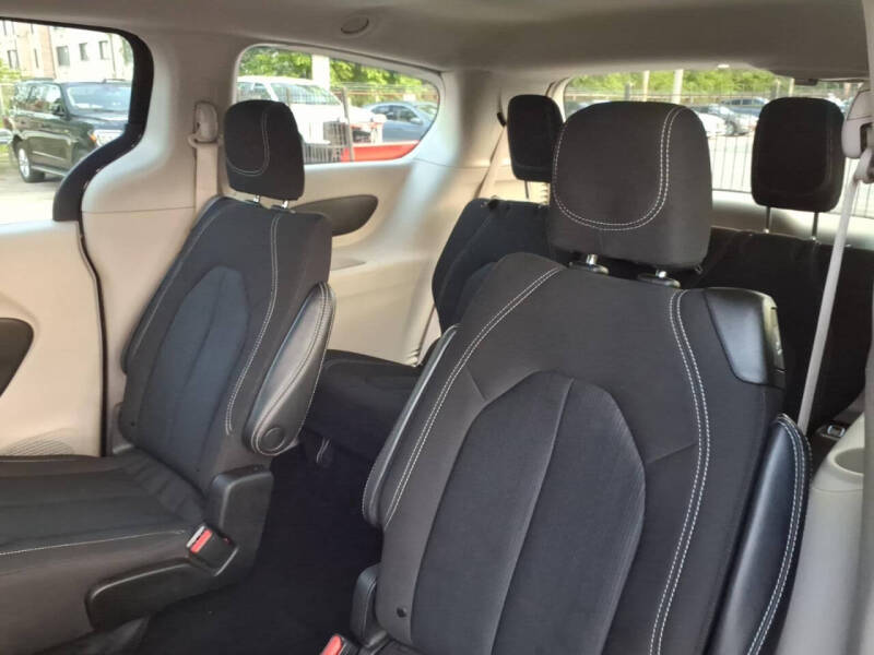 2023 Chrysler Voyager LX