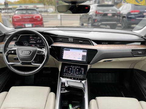 2019 Audi e-tron quattro Prestige