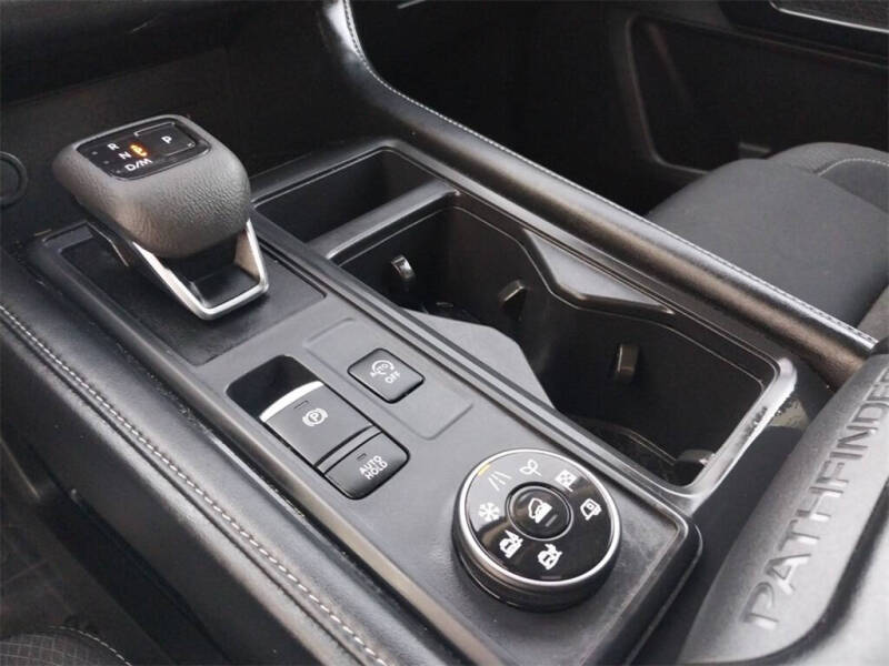 2024 Nissan Pathfinder S