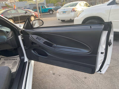 2004 Ford Mustang Deluxe