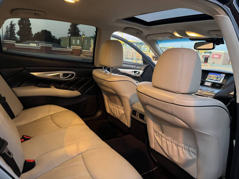 2017 Infiniti Q70L 3.7