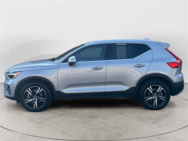 2023 Volvo XC40 B5 Plus Bright Theme