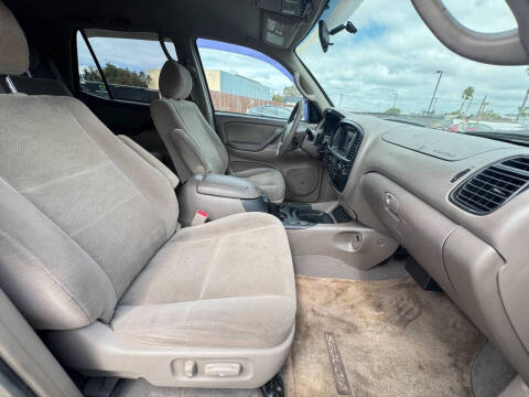 2005 Toyota Sequoia SR5