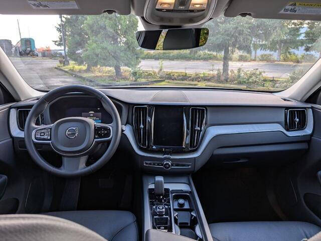 2025 Volvo XC60 B5 Plus Dark Theme