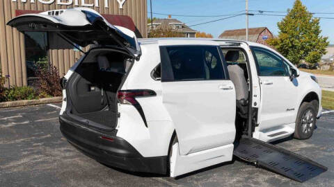 2023 Toyota Sienna LE 8-Passenger