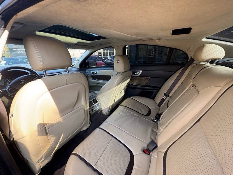 2015 Jaguar XF 3.0 Sport