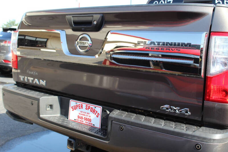 2017 Nissan Titan SV